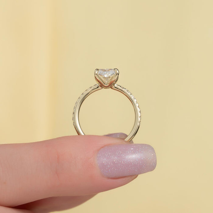 Profile showing the open basket and pave set shoulders