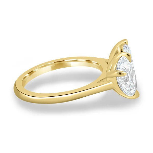 Toi et moi pear and marquise diamond ring detail