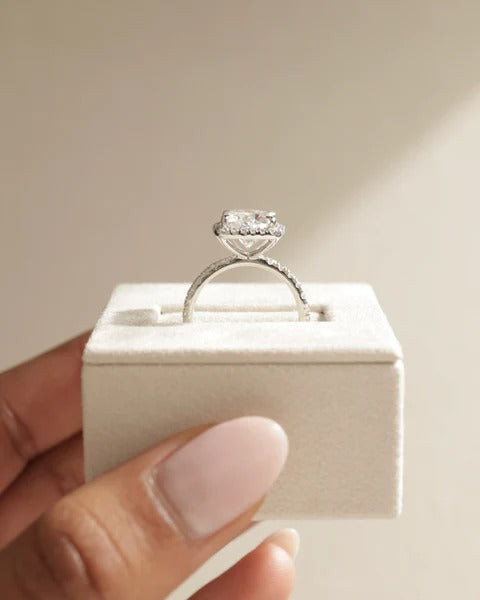 Cushion halo following the softened square outline of the centre stone