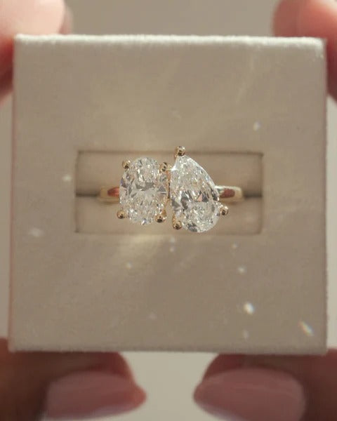 Oval and pear cut lab grown diamond toi et moi ring