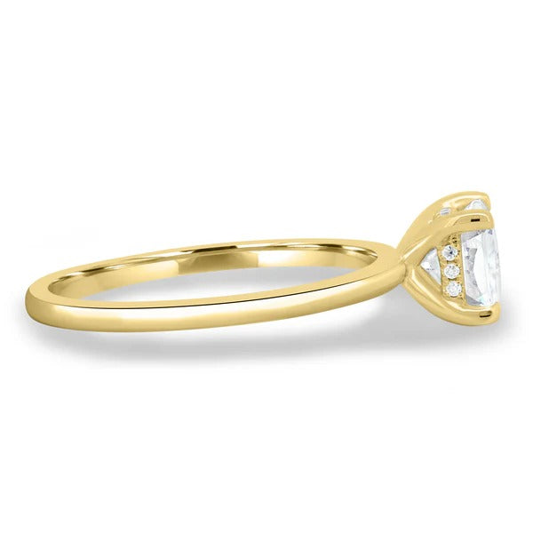 Radiant cut diamond east west ring side profile