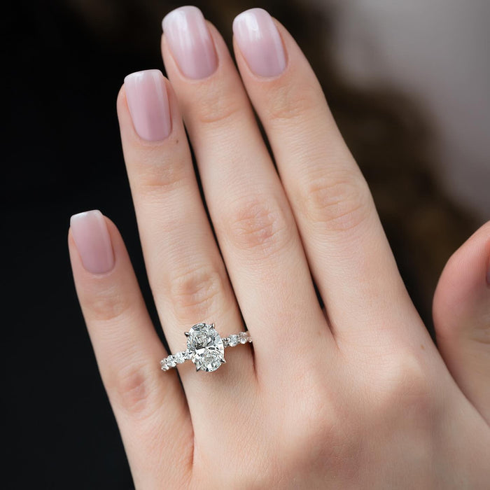 Graduated round accents in shared prongs along the shoulders