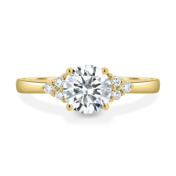 Round diamond trilogy ring with pear sides detail