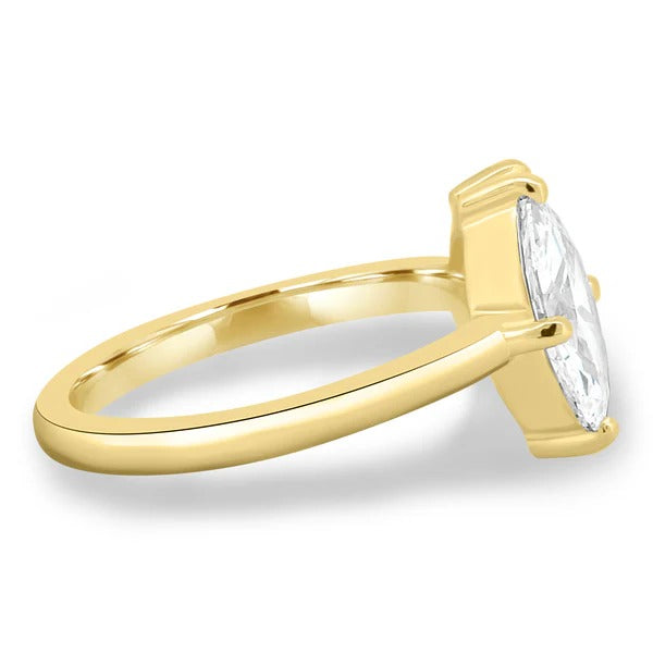 Open band toi et moi ring with the two diamonds held apart