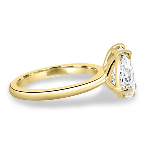 Toi et moi pear and radiant two stone diamond ring detail