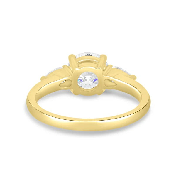 Round diamond basket set trilogy ring side profile