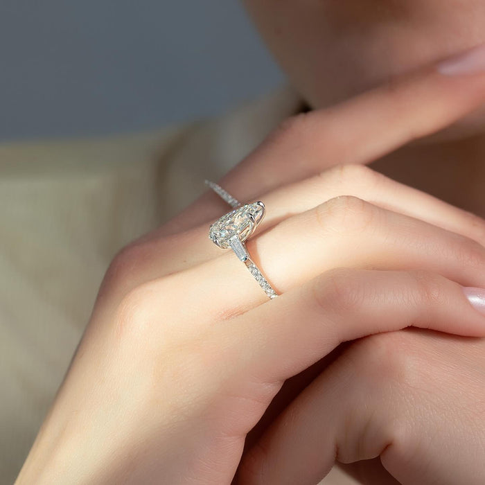 Pear cut centre diamond with tapered baguette side stones