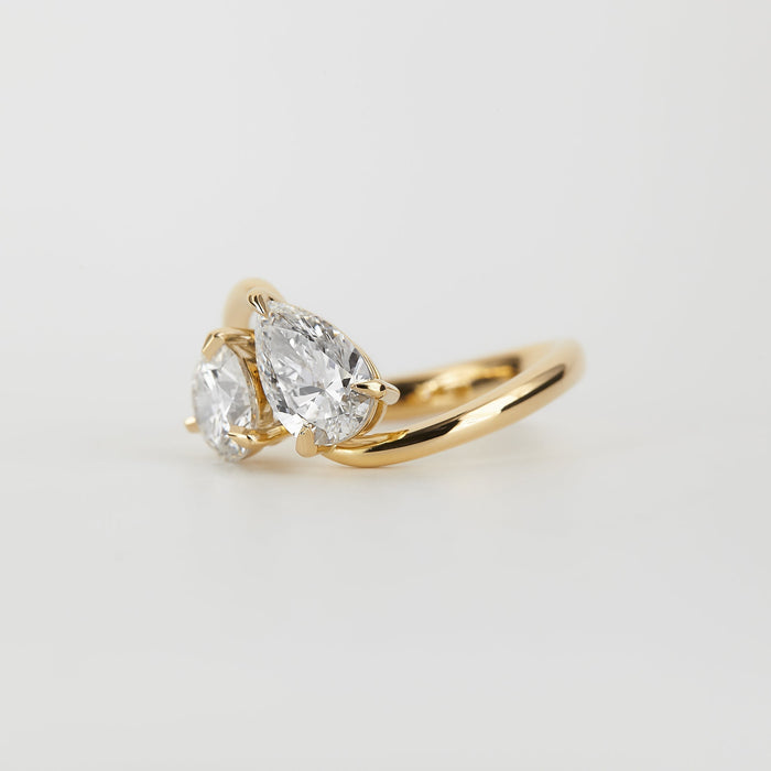 Angled view of the pear and round lab grown diamonds on the crossover band