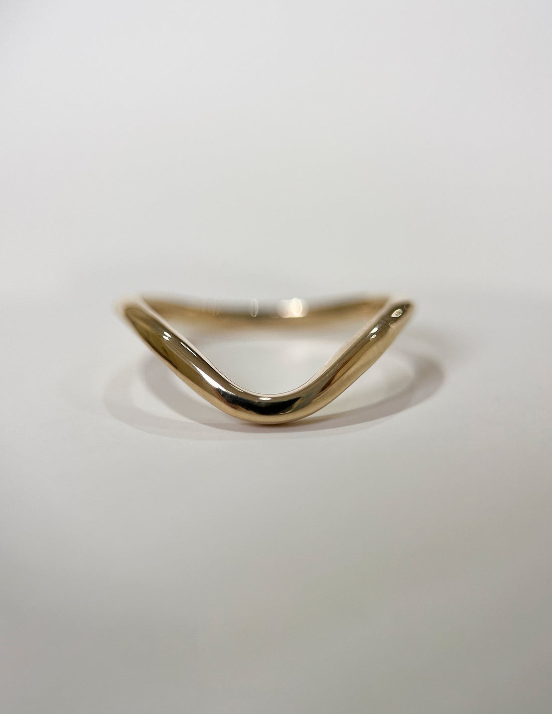 Slim plain gold wave wedding band, front view