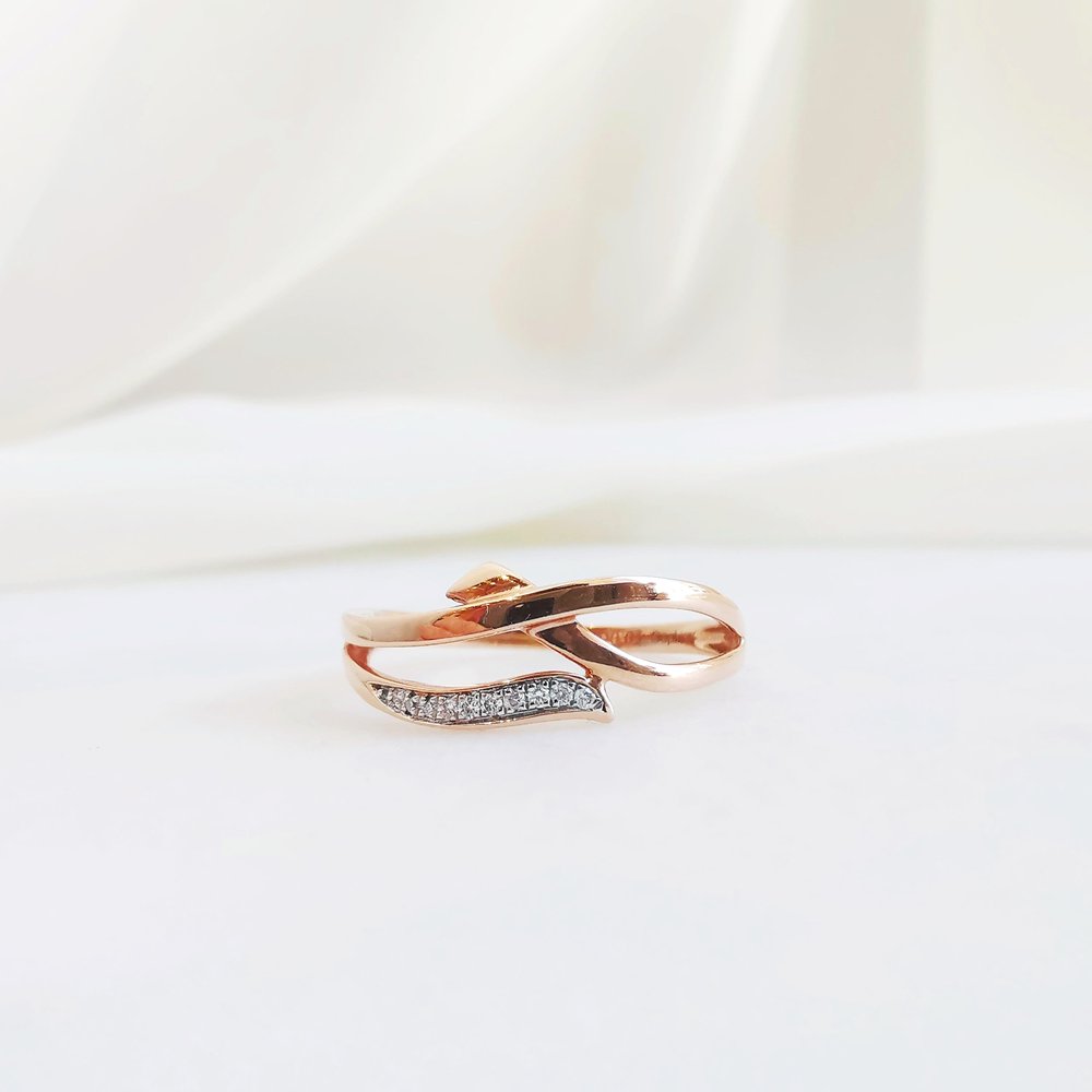 Lab grown diamond criss cross wedding band in rose gold, front view