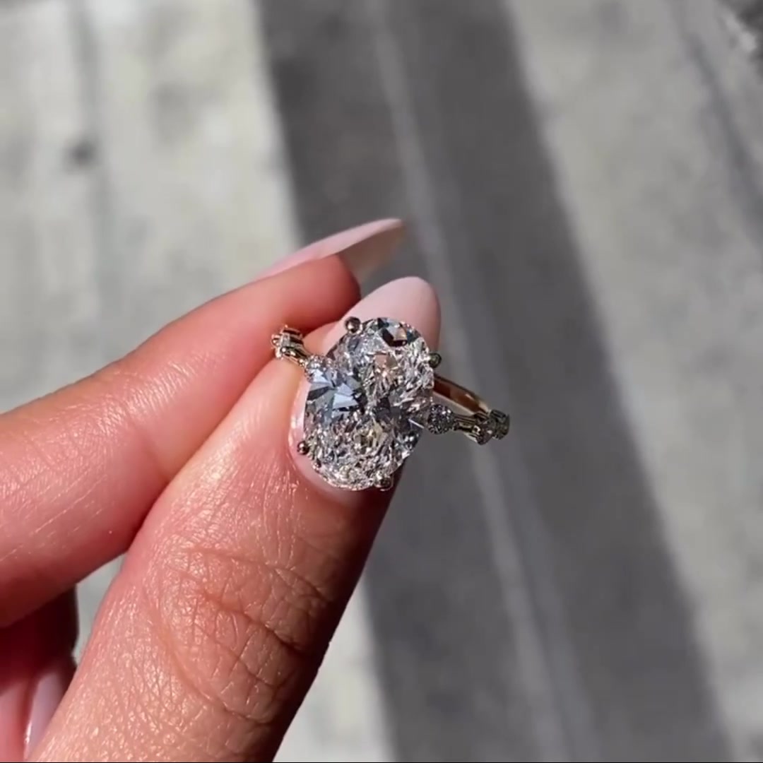  Moissanite Ring