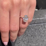 Load image into Gallery viewer, Elegant Oval Cut Moissanite Wedding Band


