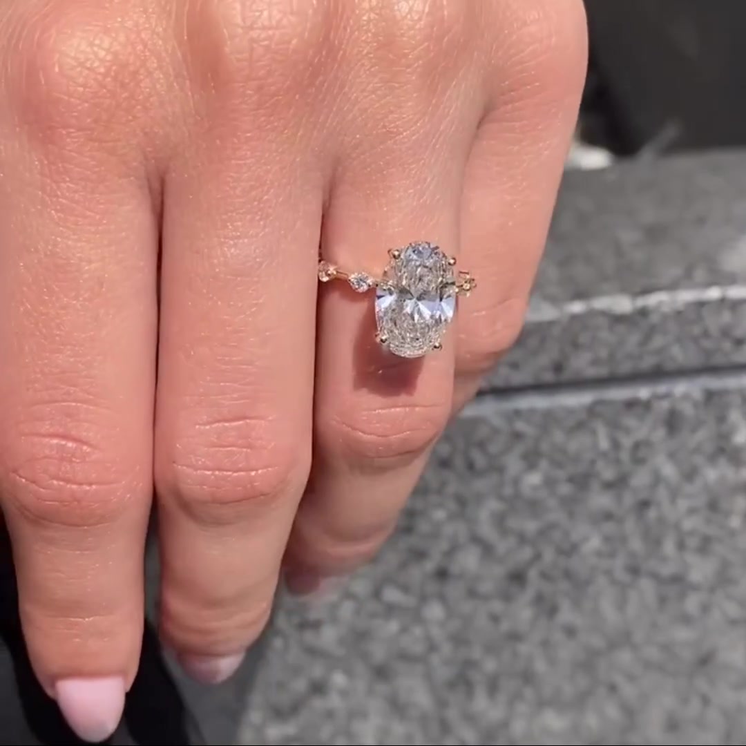 Elegant Oval Cut Moissanite Wedding Band

