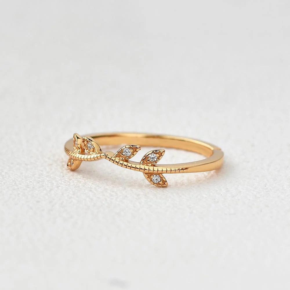 Round Brilliant Cut Curved Vintage Style Bridal Wedding Band