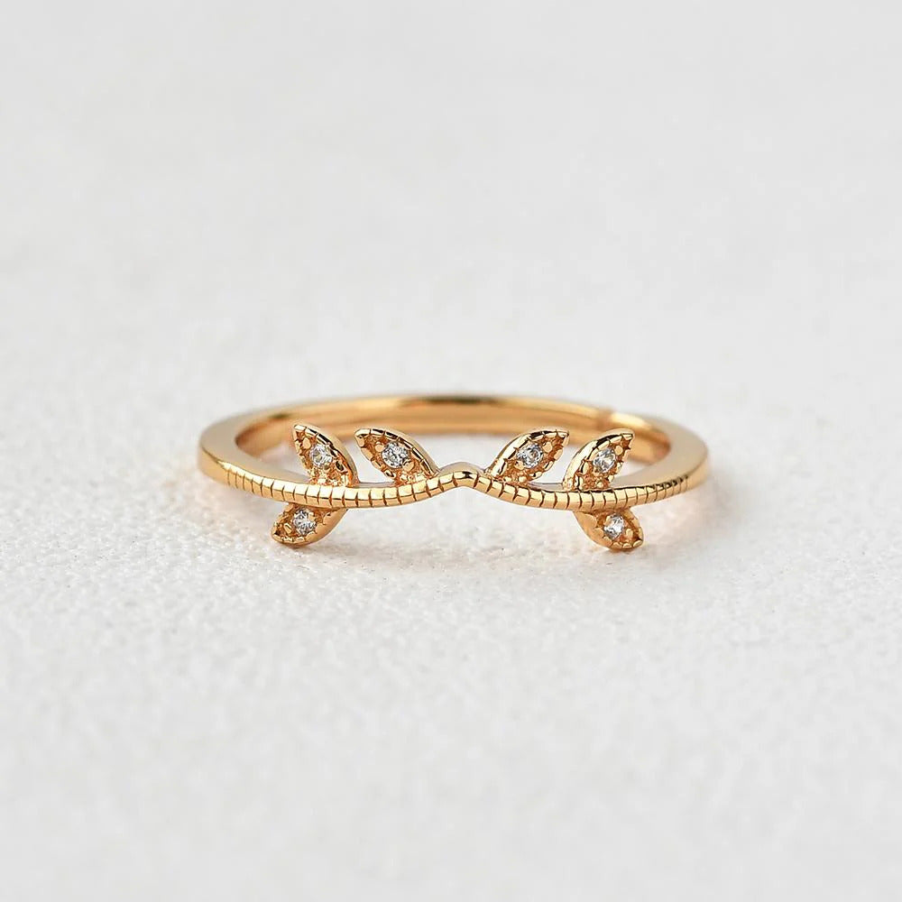 Round Brilliant Cut Curved Vintage Style Bridal Wedding Band