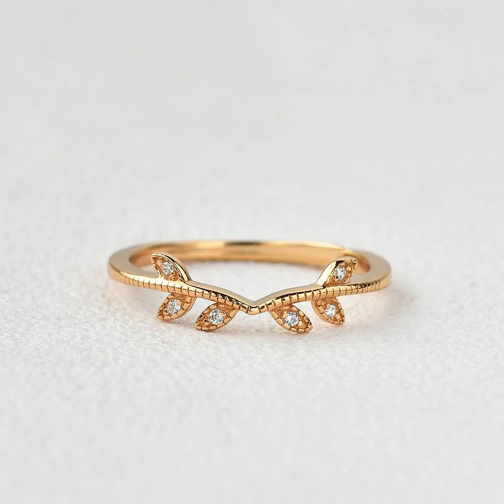 Round Brilliant Cut Curved Vintage Style Bridal Wedding Band