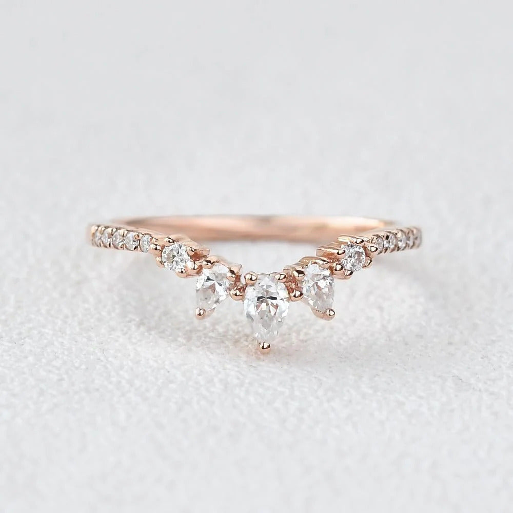 0.40CTW Round Brilliant & Pear Cut Curved Vintage Style Wedding Band Mapple Gems