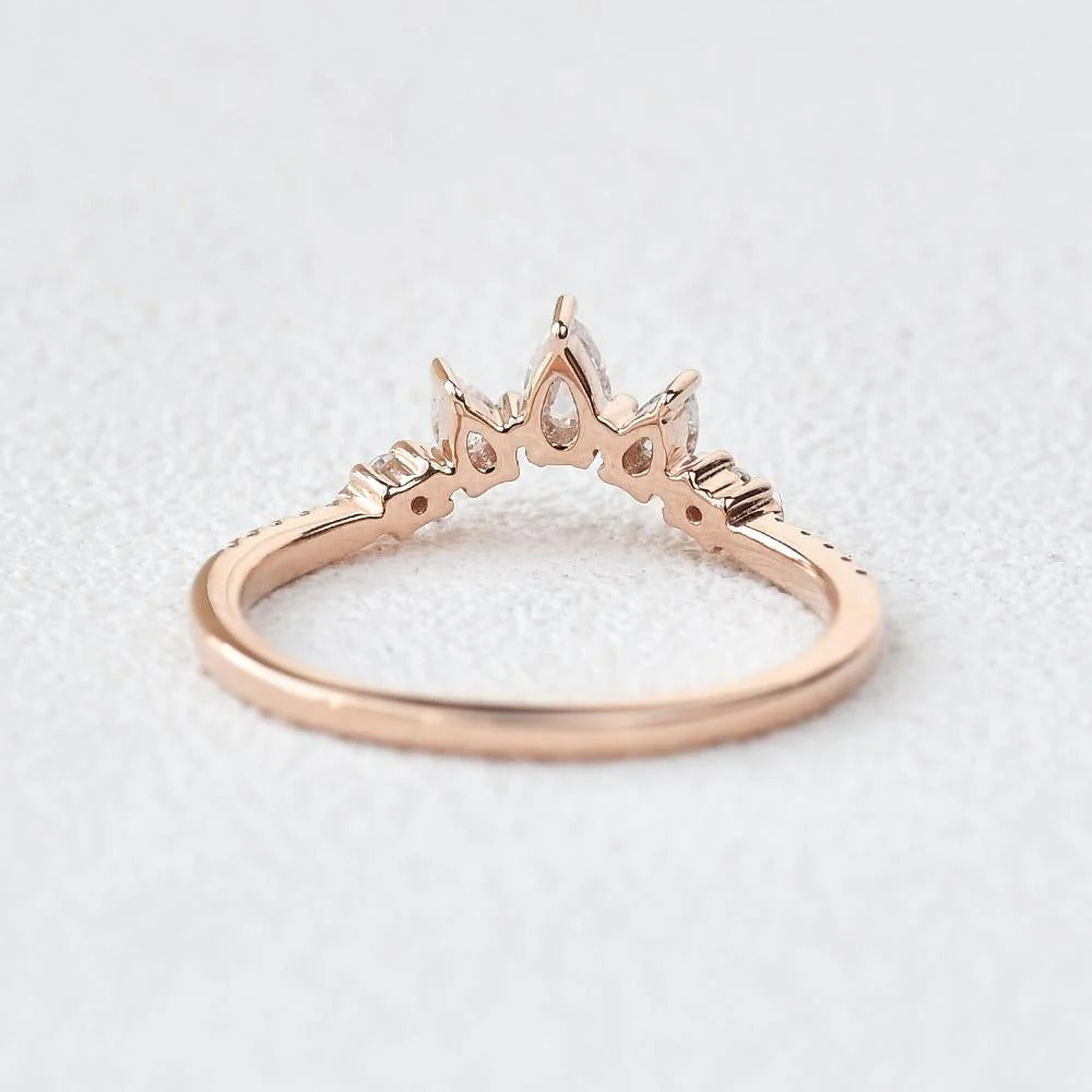 0.40CTW Round Brilliant & Pear Cut Curved Vintage Style Wedding Band Mapple Gems