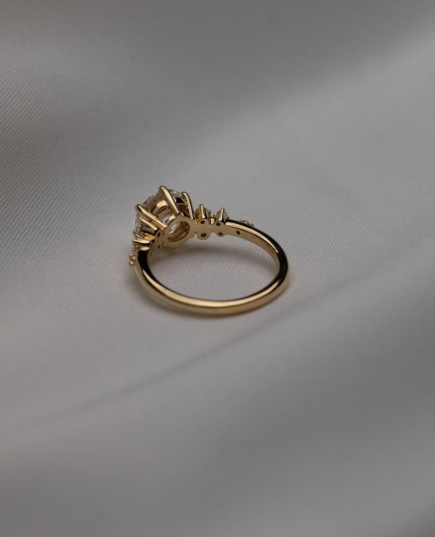Luxury Six Prong Moissanite Promise Ring for Her

