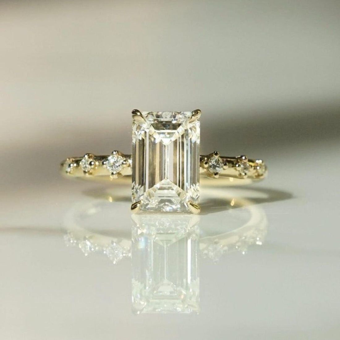 Distance set accents spaced along the band with polished metal between