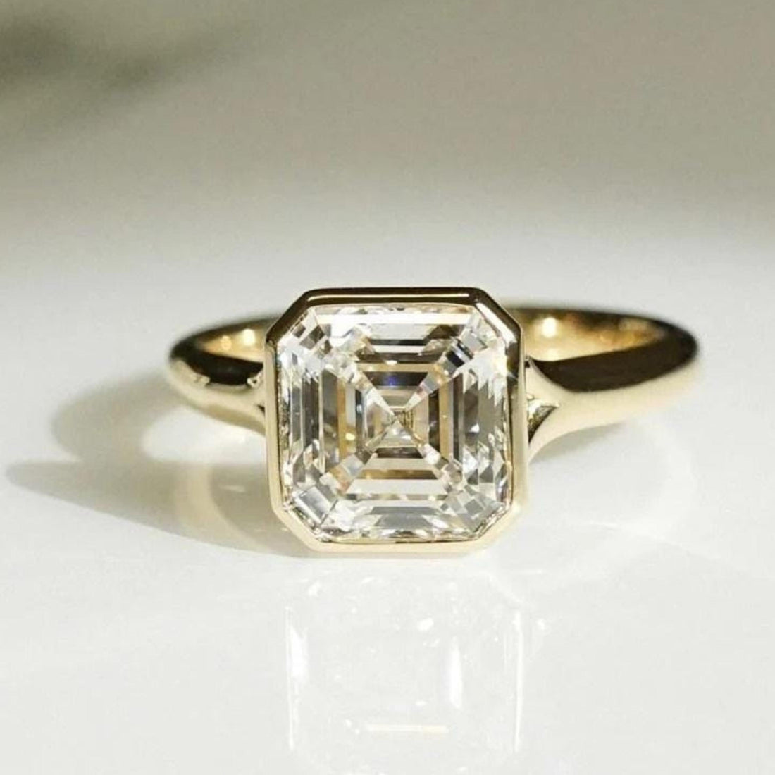 Full bezel enclosing the square Asscher cut lab grown diamond
