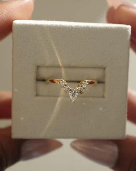 Accent stones curved wedding ring