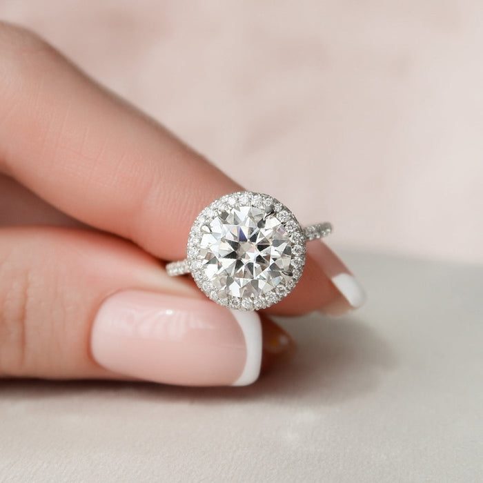 Close set diamond halo around the round brilliant lab grown diamond