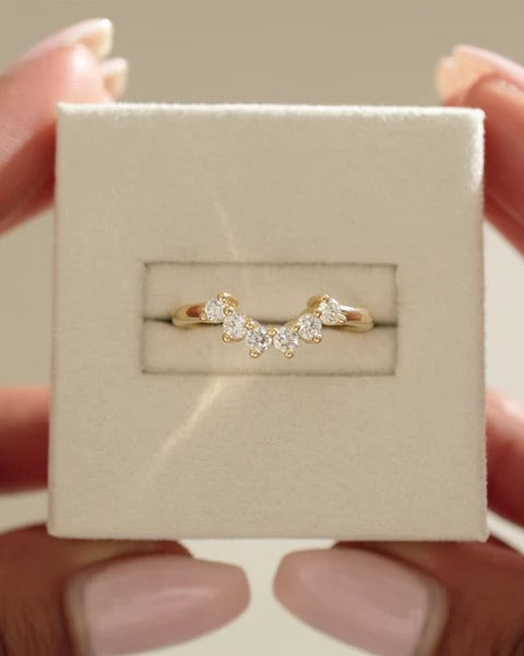 Round cut diamond curved wedding ring