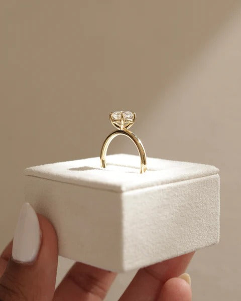 Four claw round cut diamond solitaire engagement ring